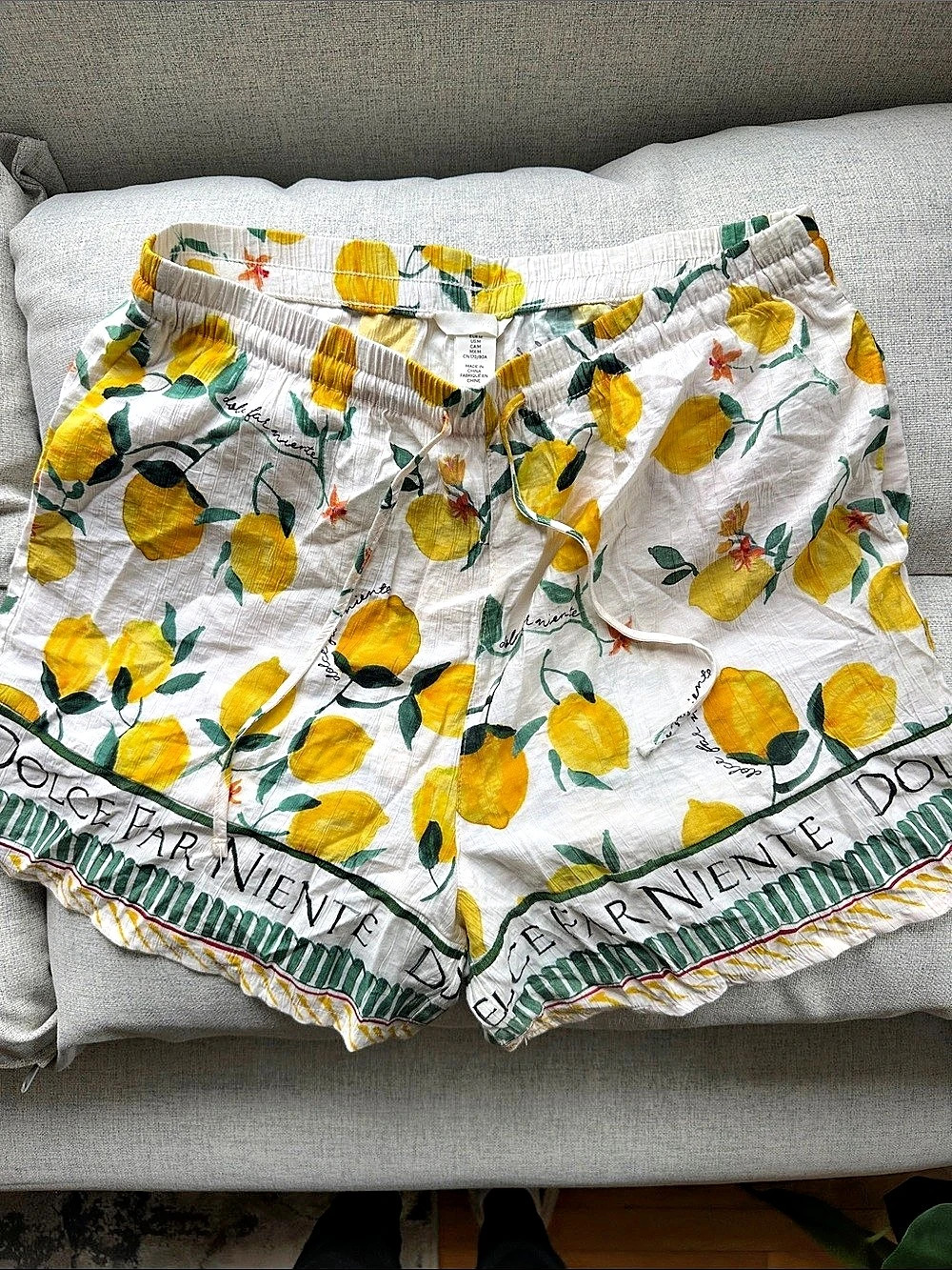H&M Loose-fit shorts Lemon Print High Waist Shorts